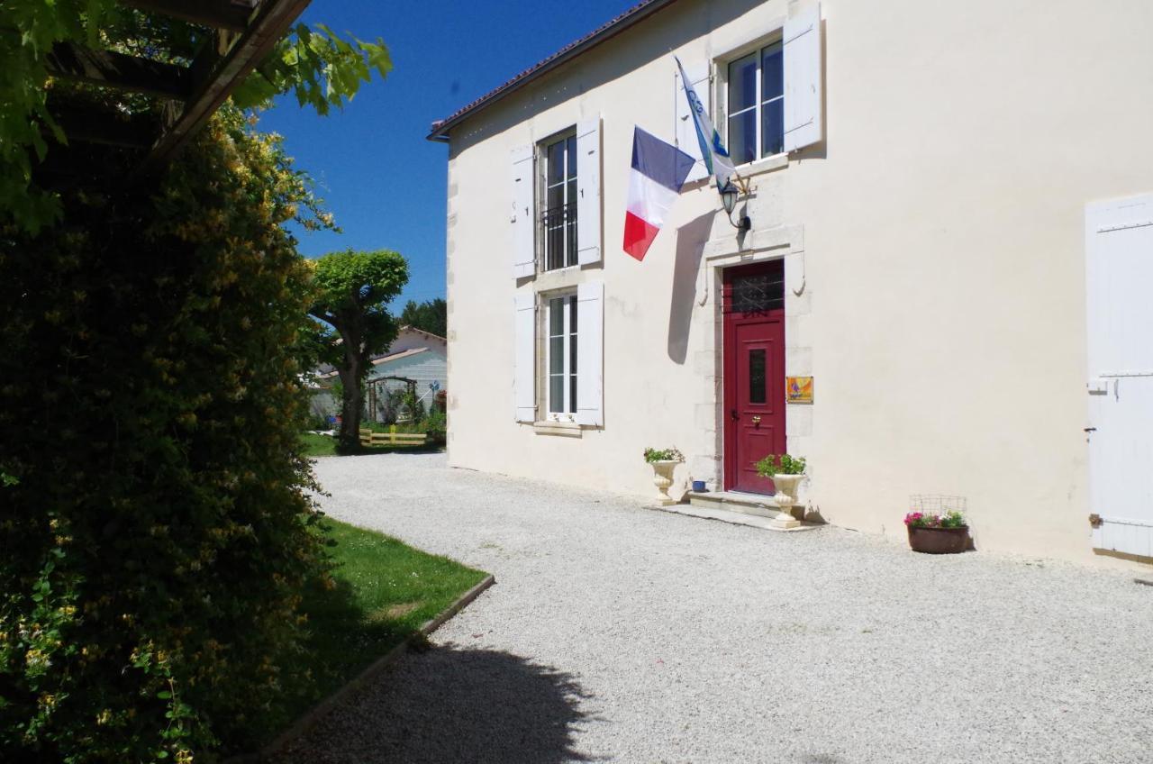 Maison D'Hotes Le Cadran Solaire Courcelles  Luaran gambar