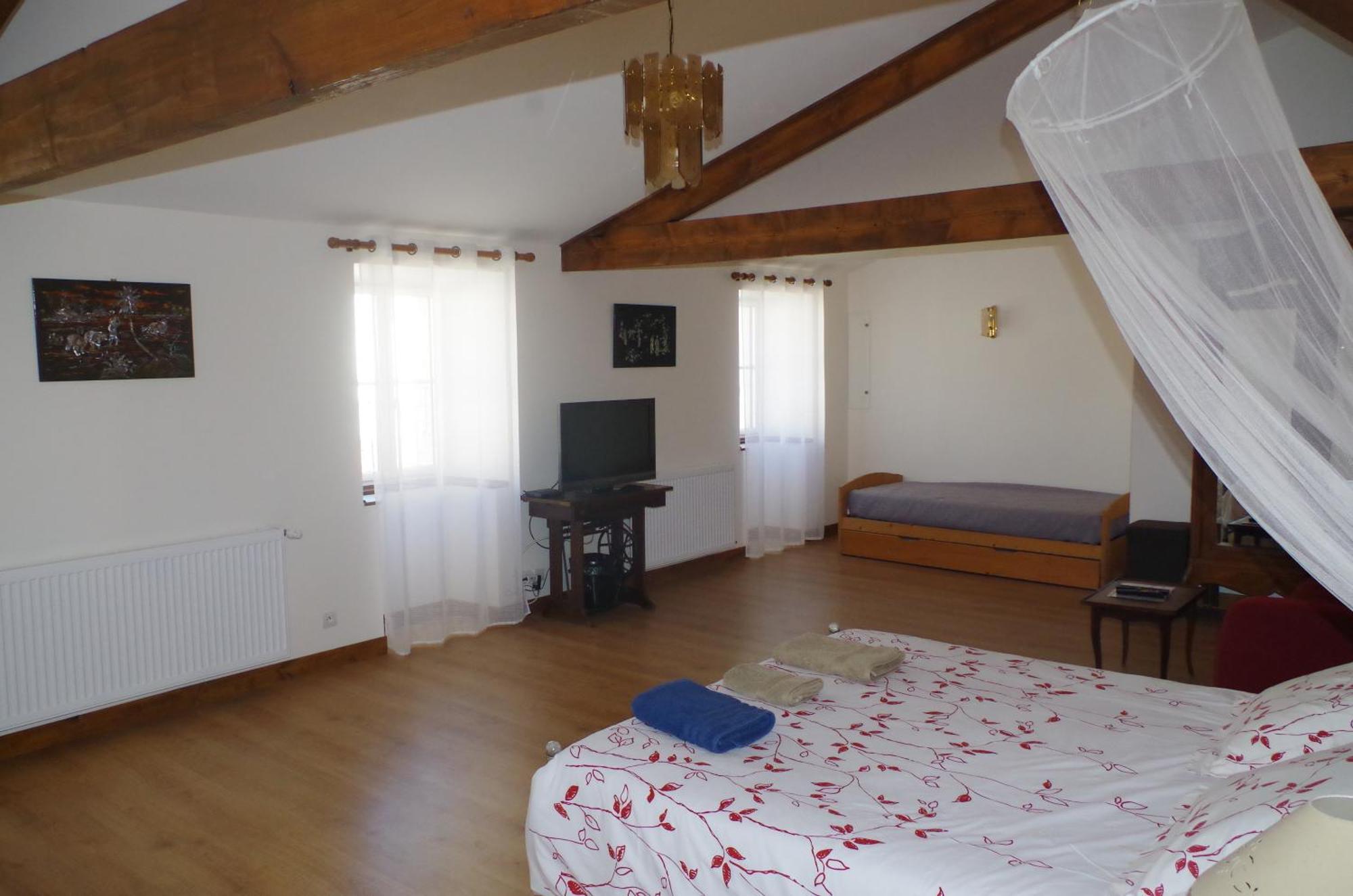 Maison D'Hotes Le Cadran Solaire Courcelles  Bilik gambar