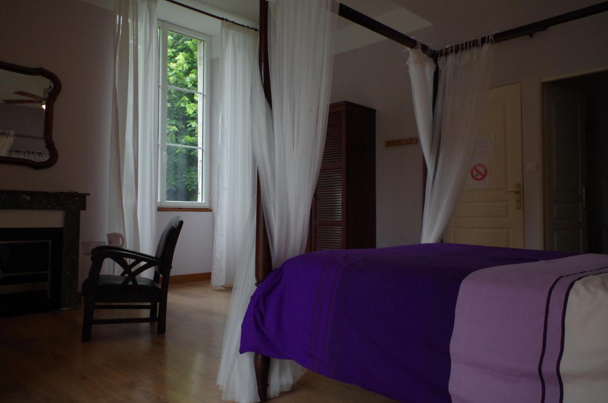 Maison D'Hotes Le Cadran Solaire Courcelles  Luaran gambar