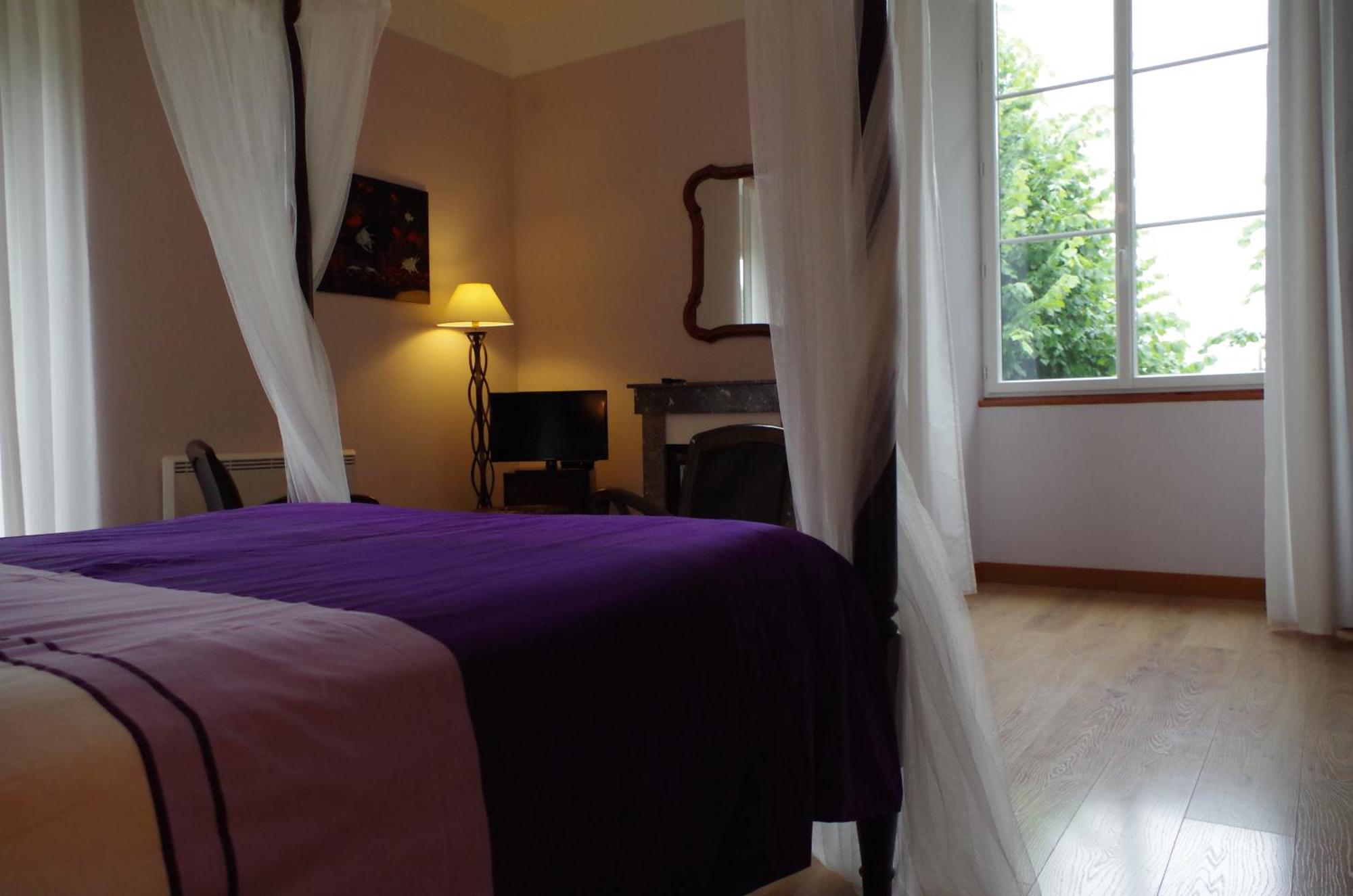 Maison D'Hotes Le Cadran Solaire Courcelles  Luaran gambar
