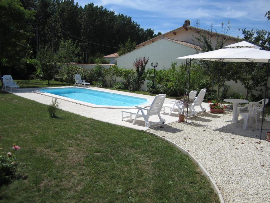 Maison D'Hotes Le Cadran Solaire Courcelles  Luaran gambar