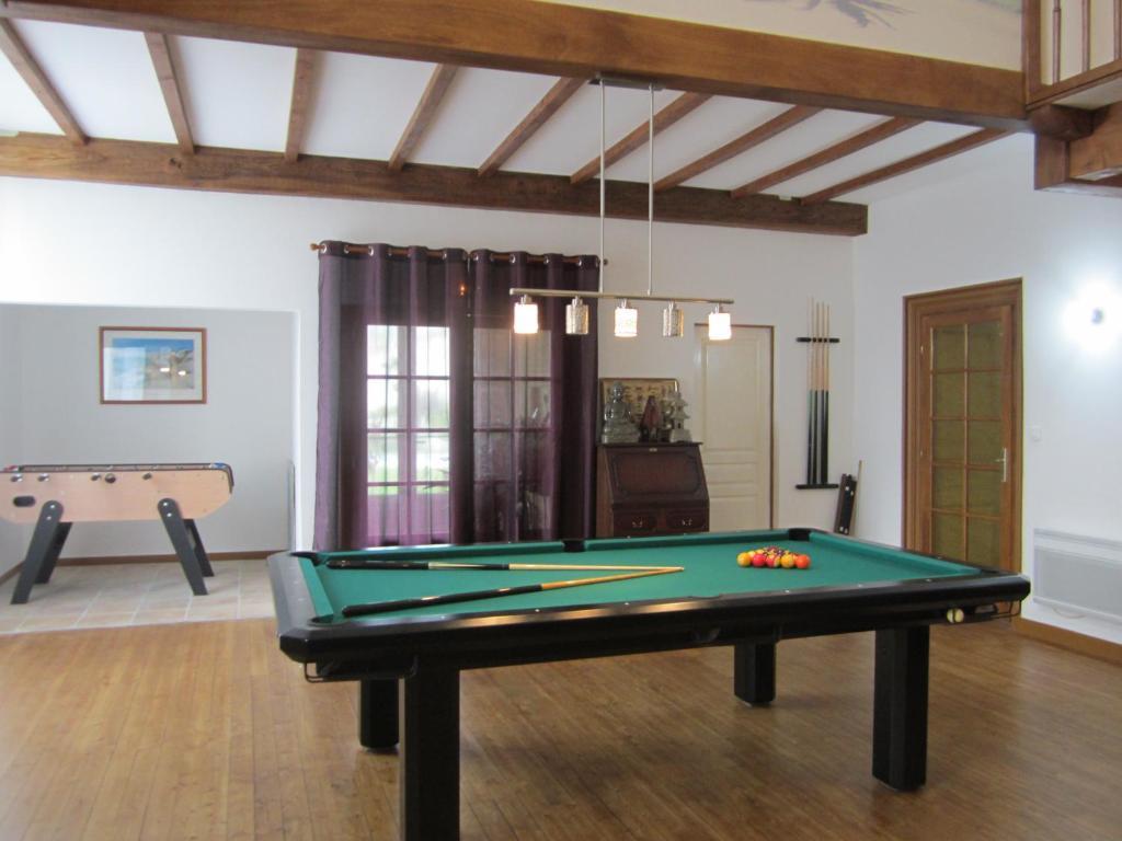 Maison D'Hotes Le Cadran Solaire Courcelles  Luaran gambar