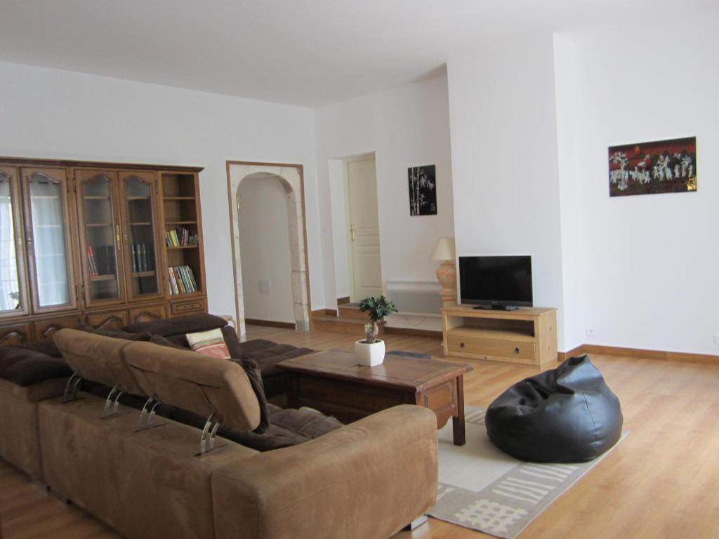 Maison D'Hotes Le Cadran Solaire Courcelles  Luaran gambar